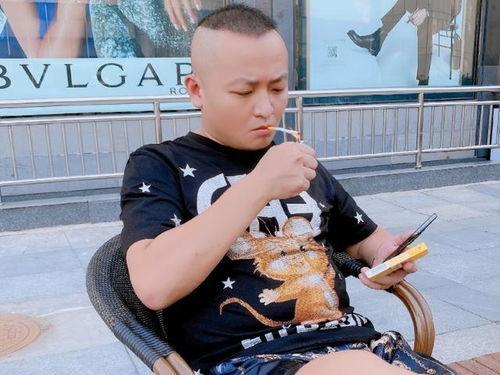 网红吃瓜五万粉丝是谁,网红吃瓜达人五万粉丝背后的故事揭秘 第3张 网红吃瓜五万粉丝是谁,网红吃瓜达人五万粉丝背后的故事揭秘 第3张