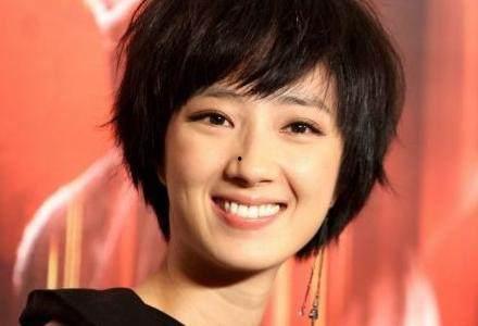 娱乐吃瓜四字女星名字,揭秘她的成名之路与争议瞬间  第2张
