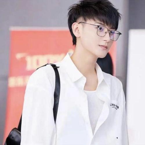 刘宇早期爆料图片视频,揭秘那些不为人知的幕后瞬间  第2张