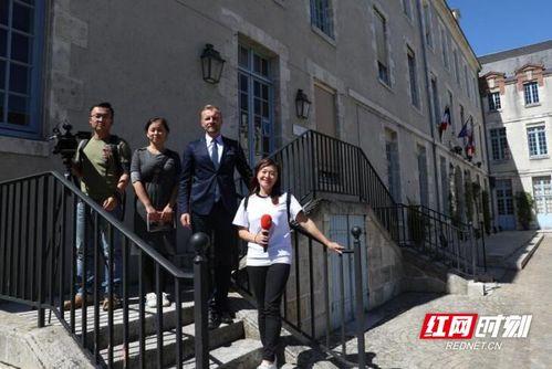 即墨网红吃瓜事件视频,一场网络狂欢背后的真相揭秘 第2张 即墨网红吃瓜事件视频,一场网络狂欢背后的真相揭秘 第2张