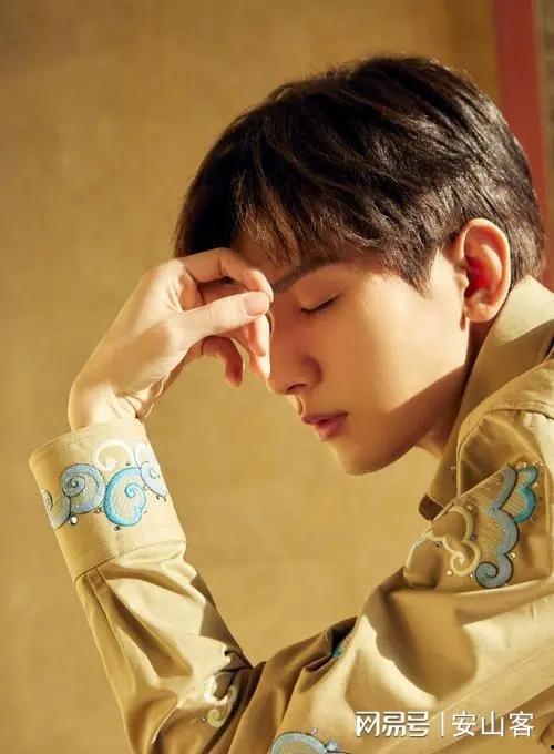 成毅上学爆料视频大全最新,校园生活曝光，青春气息满满  第2张