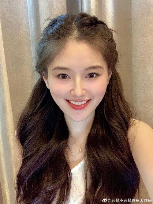 今日吃瓜网红反差,揭秘网红背后的反差人生