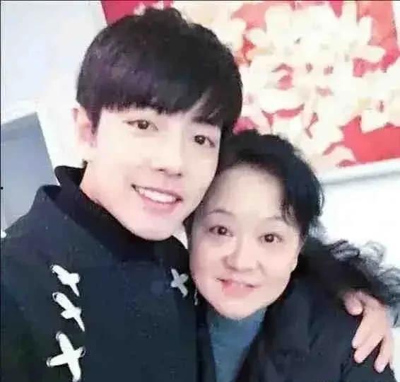 明星牵手爆料最新消息,独家爆料揭秘幕后真相