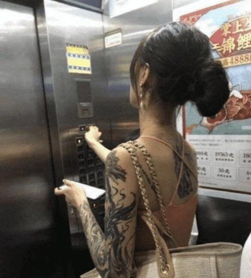 纹身男网红吃瓜,揭秘娱乐圈幕后真相  第3张