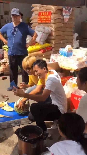 广西南宁网红吃瓜事件,一场网络狂欢背后的真相揭秘  第2张